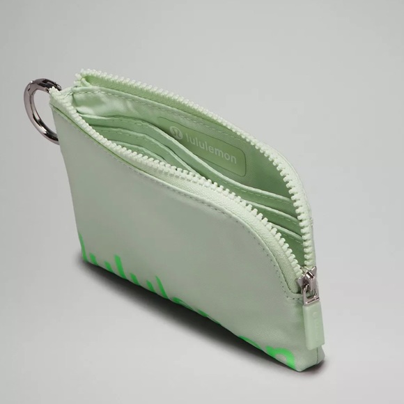 💚NWT🤍Lululemon Athletica Clippable Card Pouch Wallet- Kohlrabi Green/Pistachio - Picture 3 of 8
